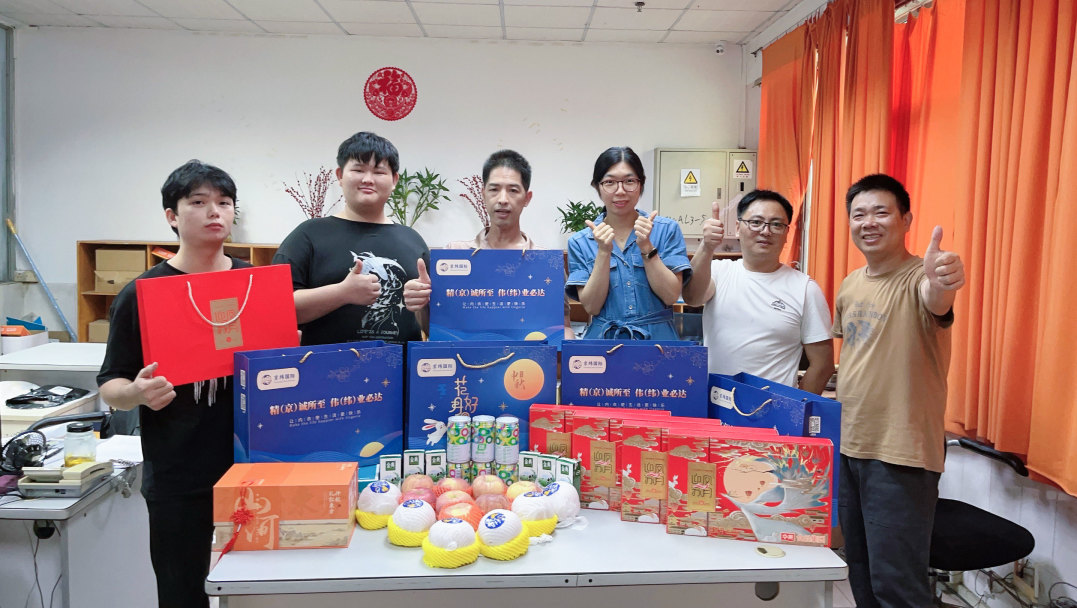 明月照千里，福利暖人心。東莞京福、京緯、京翼服裝有限公司發(fā)中秋節(jié)福利啦!(圖24)