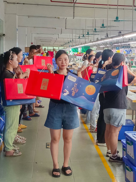明月照千里，福利暖人心。東莞京福、京緯、京翼服裝有限公司發(fā)中秋節(jié)福利啦!(圖30)