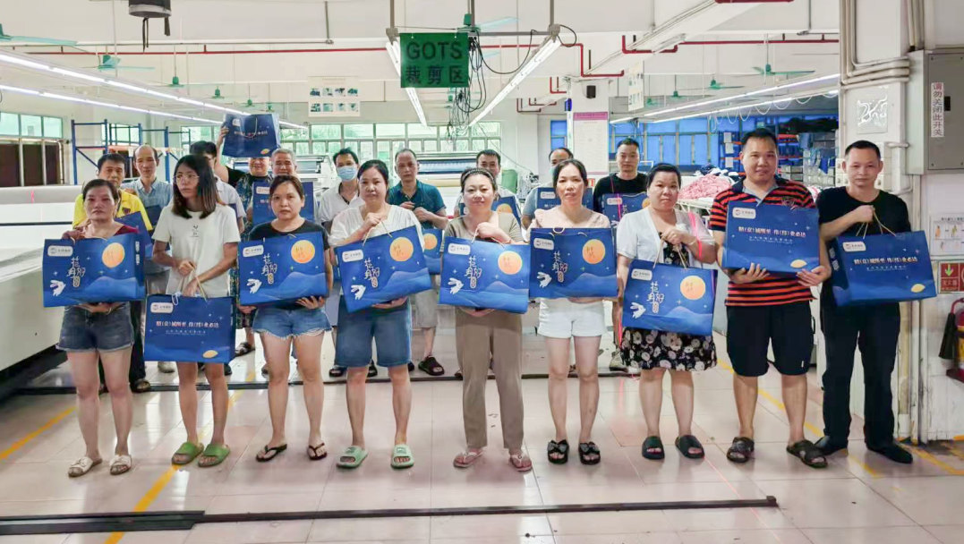 明月照千里，福利暖人心。東莞京福、京緯、京翼服裝有限公司發(fā)中秋節(jié)福利啦!(圖31)