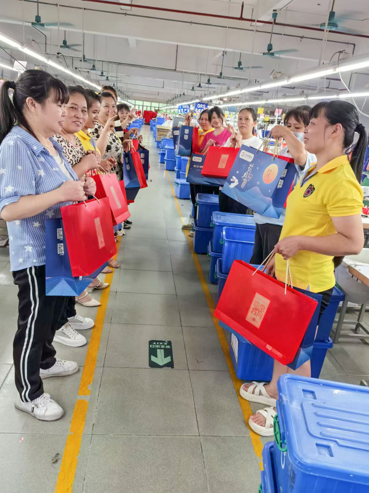 明月照千里，福利暖人心。東莞京福、京緯、京翼服裝有限公司發(fā)中秋節(jié)福利啦!(圖29)